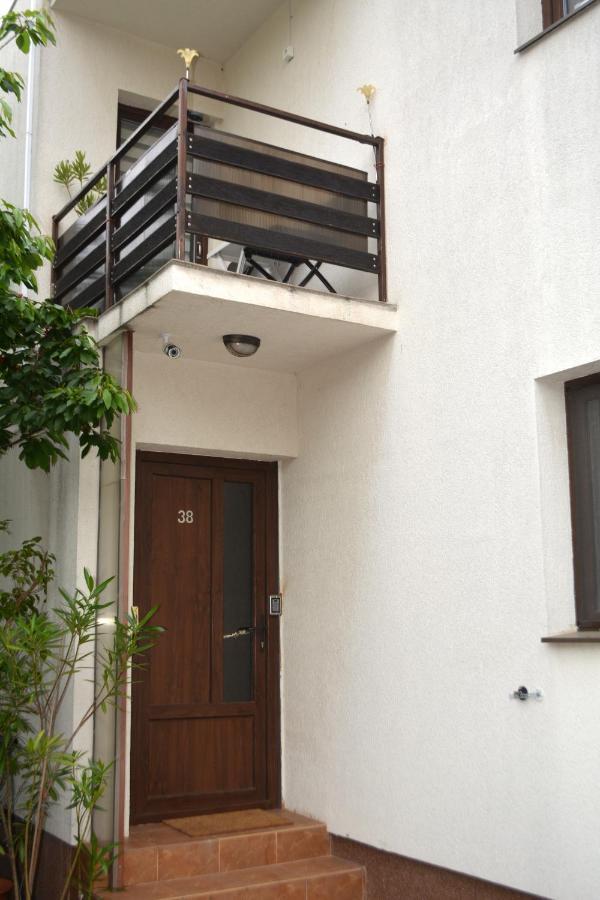 Villa 38 Silviu Apartment Boekarest Buitenkant foto